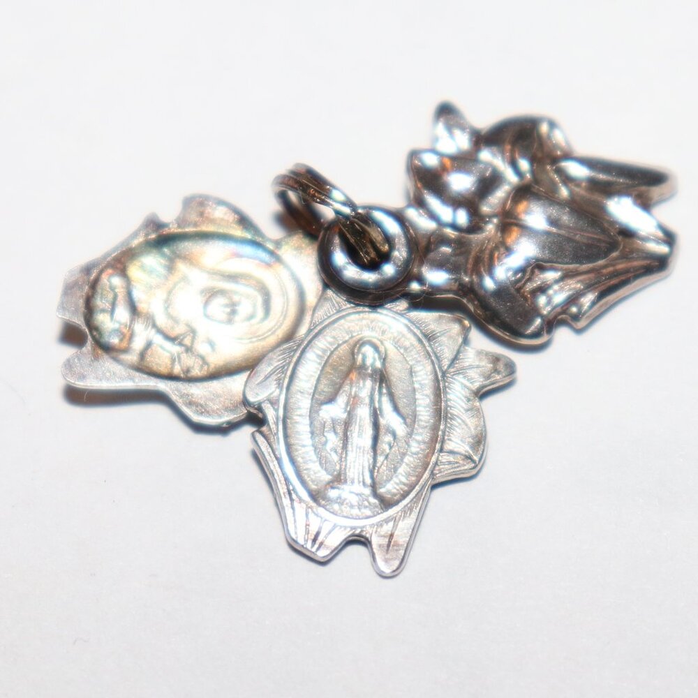 Beautiful vintage sterling silver Flower Mother Mary Charm Pen .925 5/8"